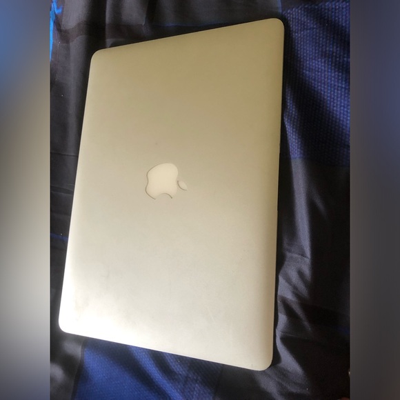 Everything works fine It’s a MacBook Air 13 2017
